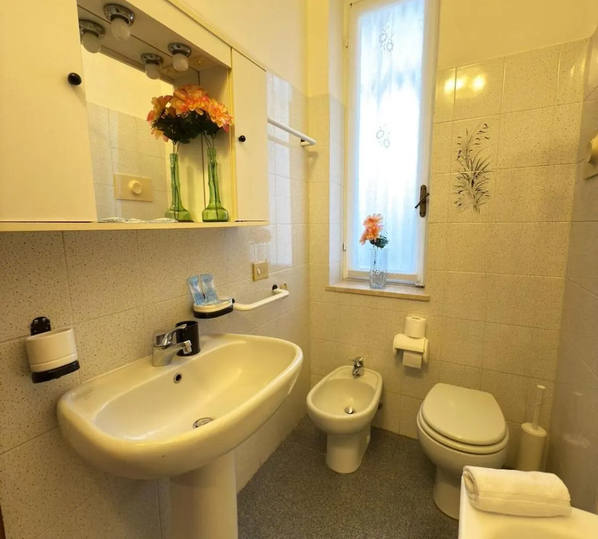 Classic Milan House 15 Minutes From Duomo Апартаменты