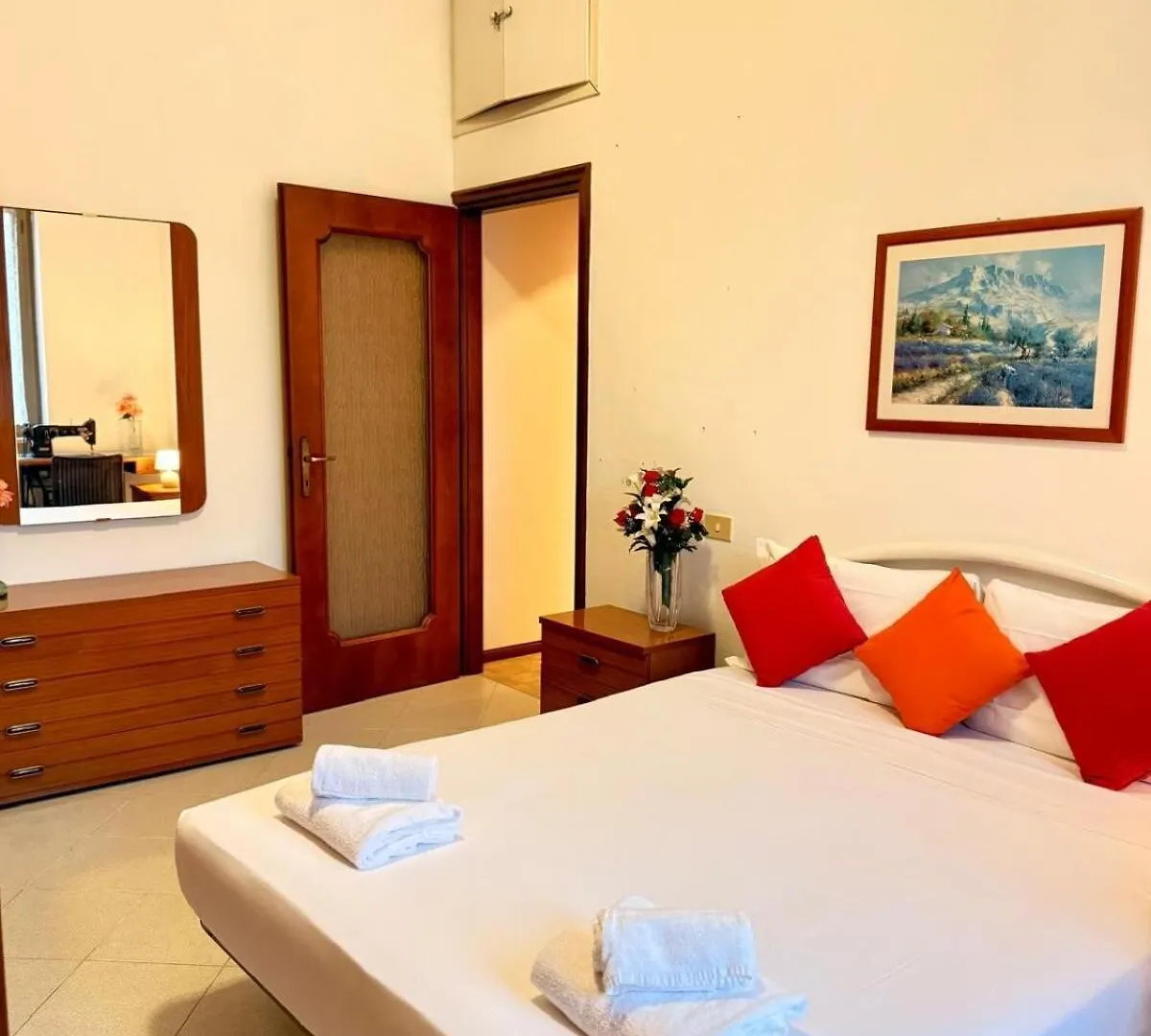 Classic Milan House 15 Minutes From Duomo Апартаменты